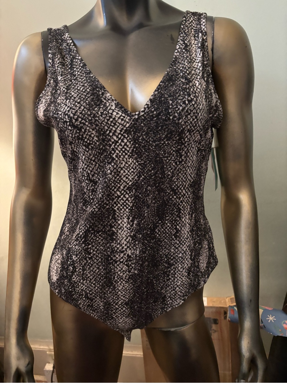 New Nordstrom V-Neck Sleeveless Snake-Print body suit. Black/Gray